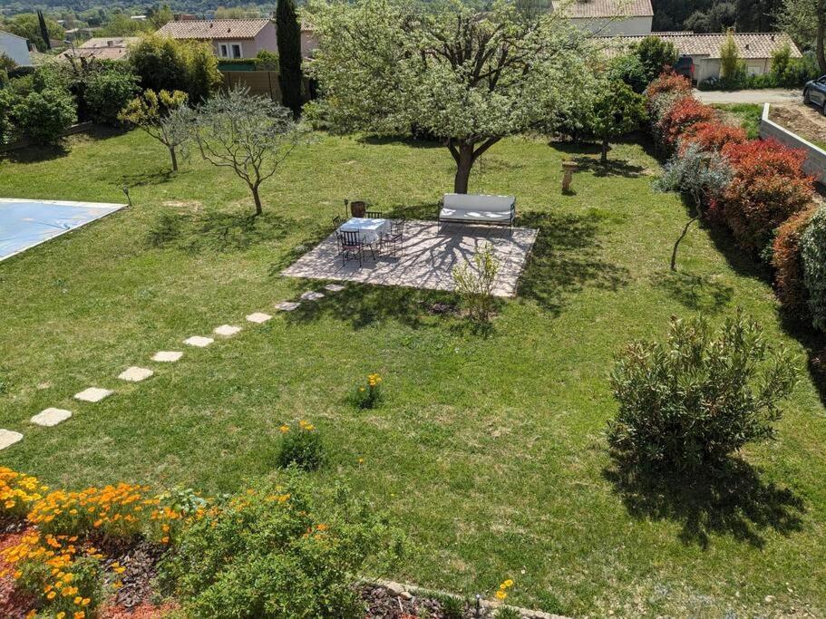 Villa Calme Avec Piscine A Greoux Exterior photo